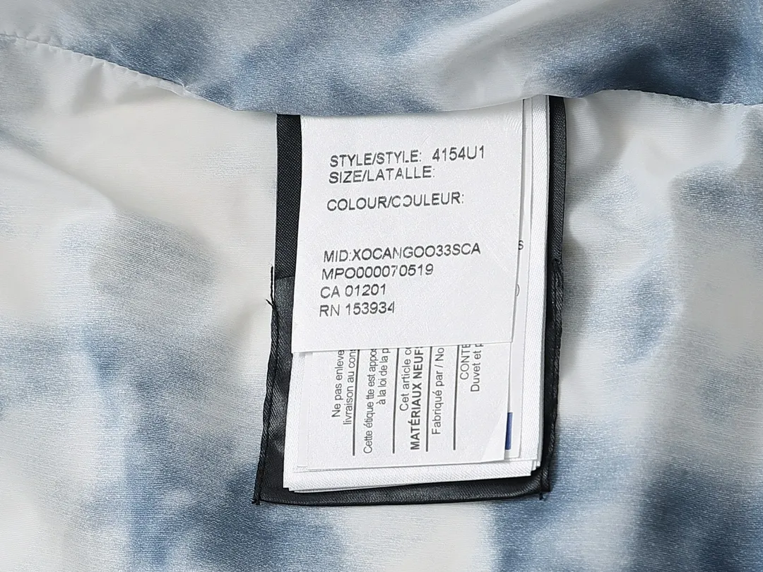 P480 Aqua Blue] Canadagoose/Canada Goose White Label Glacier Down Vest Canada Goose's new "Northern Lights Series" down vest Canada Goose's new "Northern Lights" Northern Lights White Label Down Vest is on sale! The light and layered colors give people the feeling of being trapped in the mist around icebergs and glaciers. It can be said to be very dreamy! Original YKK zipper, Size:XS-XXL